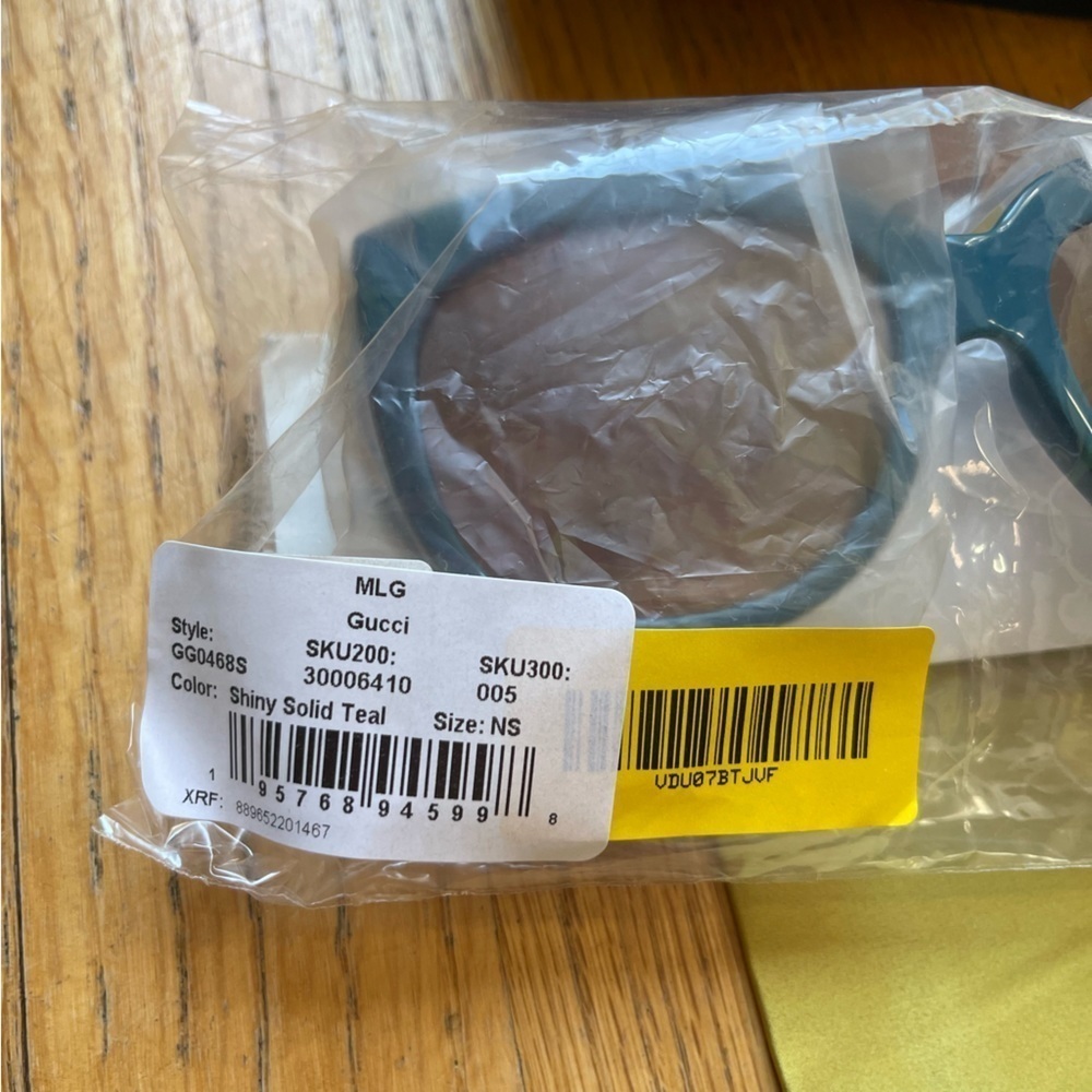NEW Gucci 57mm Square Shiny Teal Sunglasses GG0468S 100% UV Protection NWT - Picture 9 of 10